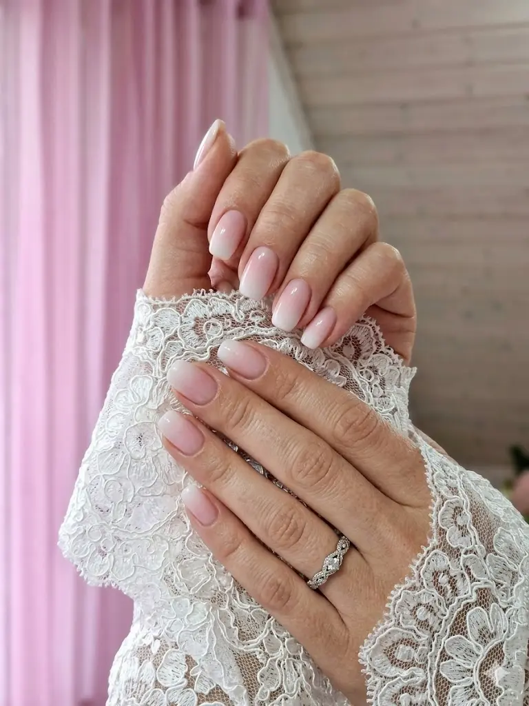 Elegante Hochzeitsnägel und Brautnägel im Babyboomer Design im Schwarzwald-Baar-Kreis